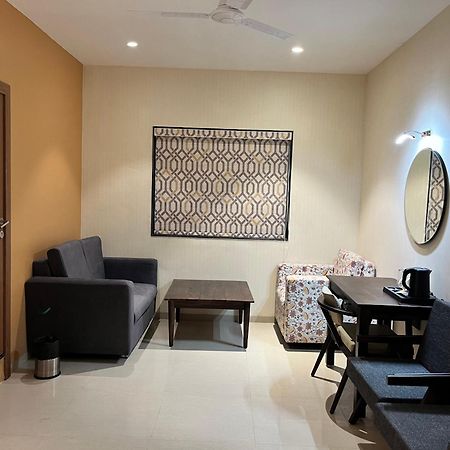 Hotel Avenue Plaza Mundra ภายนอก รูปภาพ