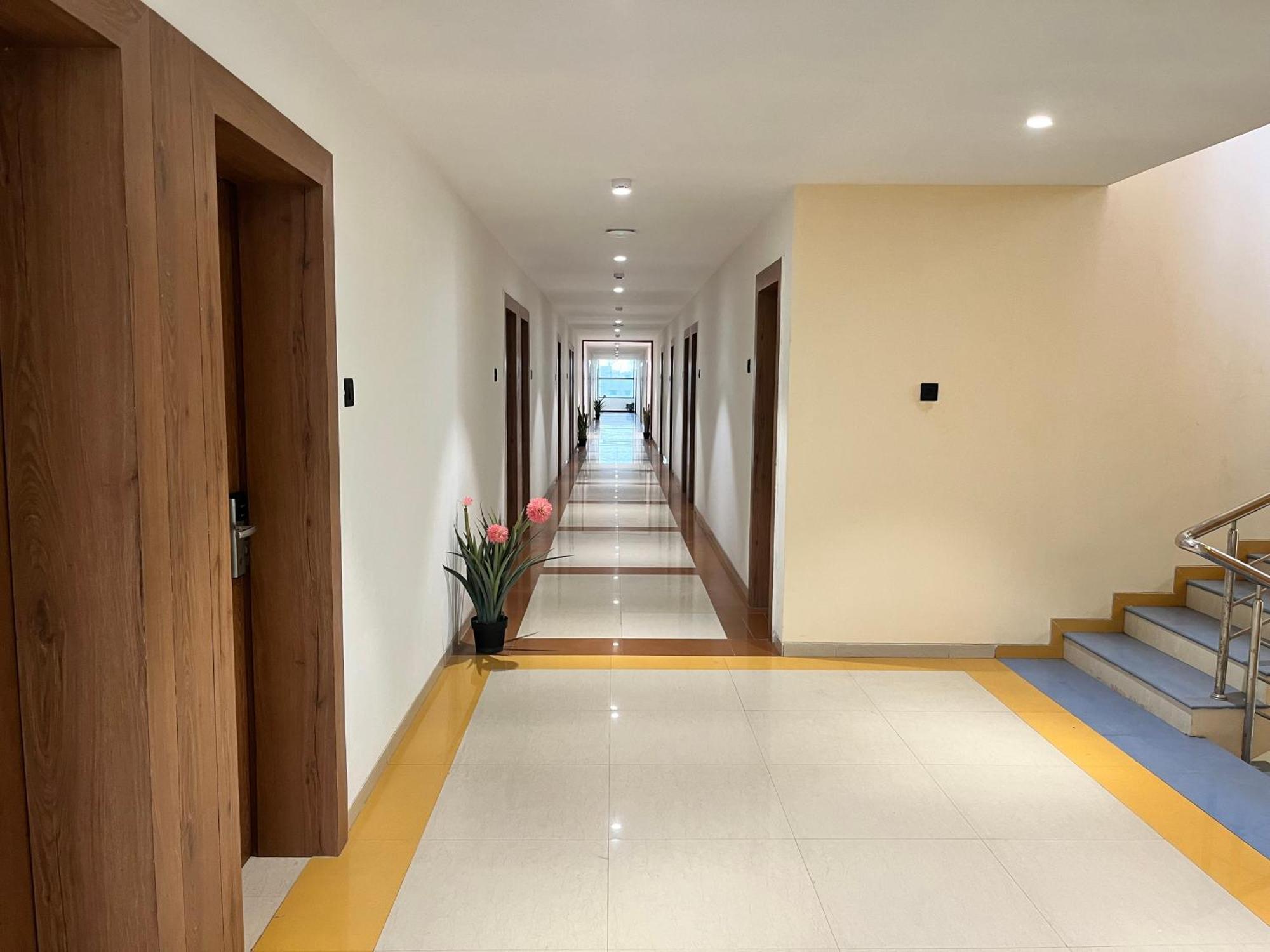 Hotel Avenue Plaza Mundra ภายนอก รูปภาพ